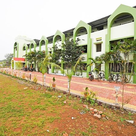 Spot On 67472 Anant Palace Hotel Raj Nandgaon Exterior foto