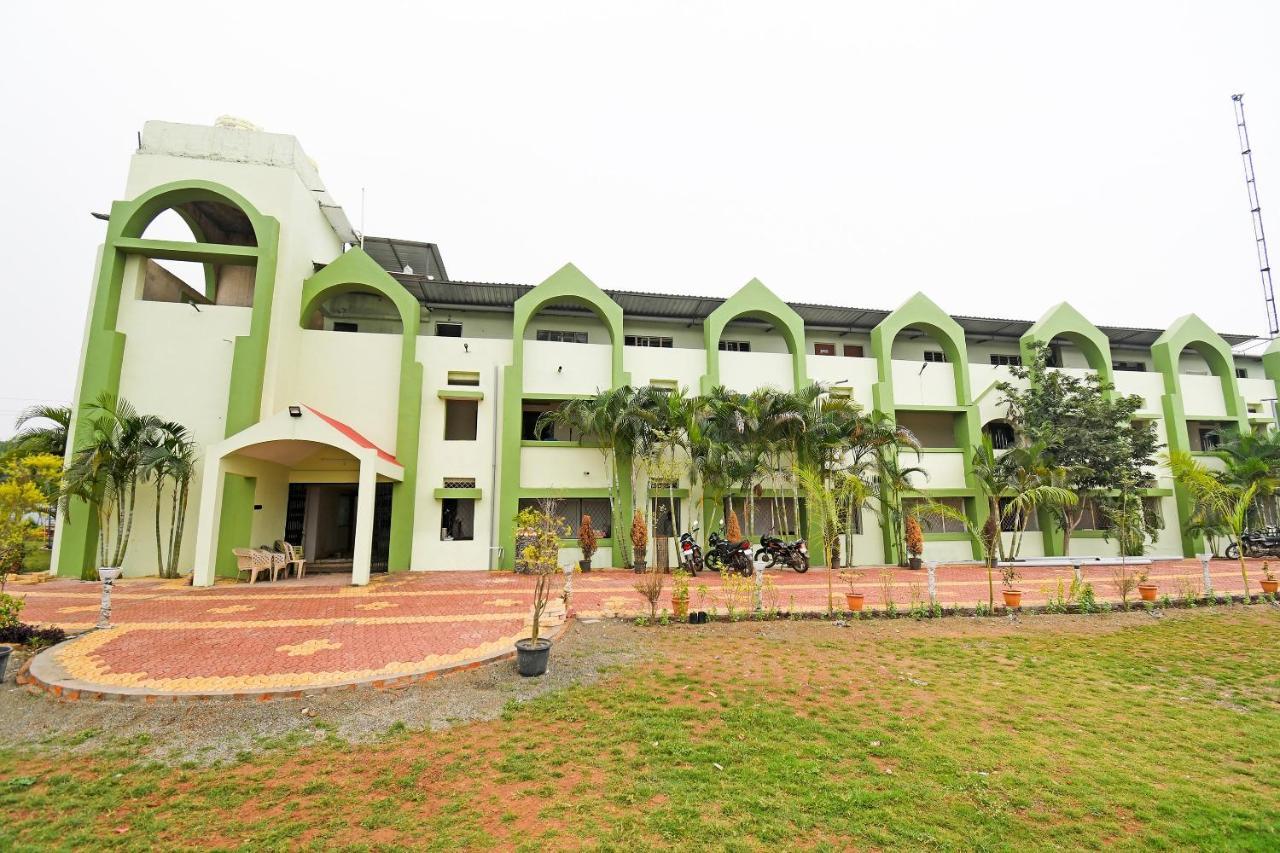 Spot On 67472 Anant Palace Hotel Raj Nandgaon Exterior foto